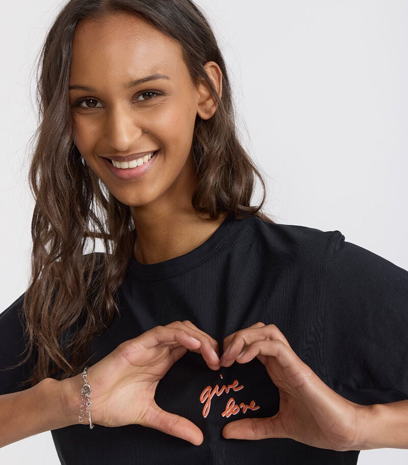 give love, la ligne solidaire d'agn&egrave;s b.